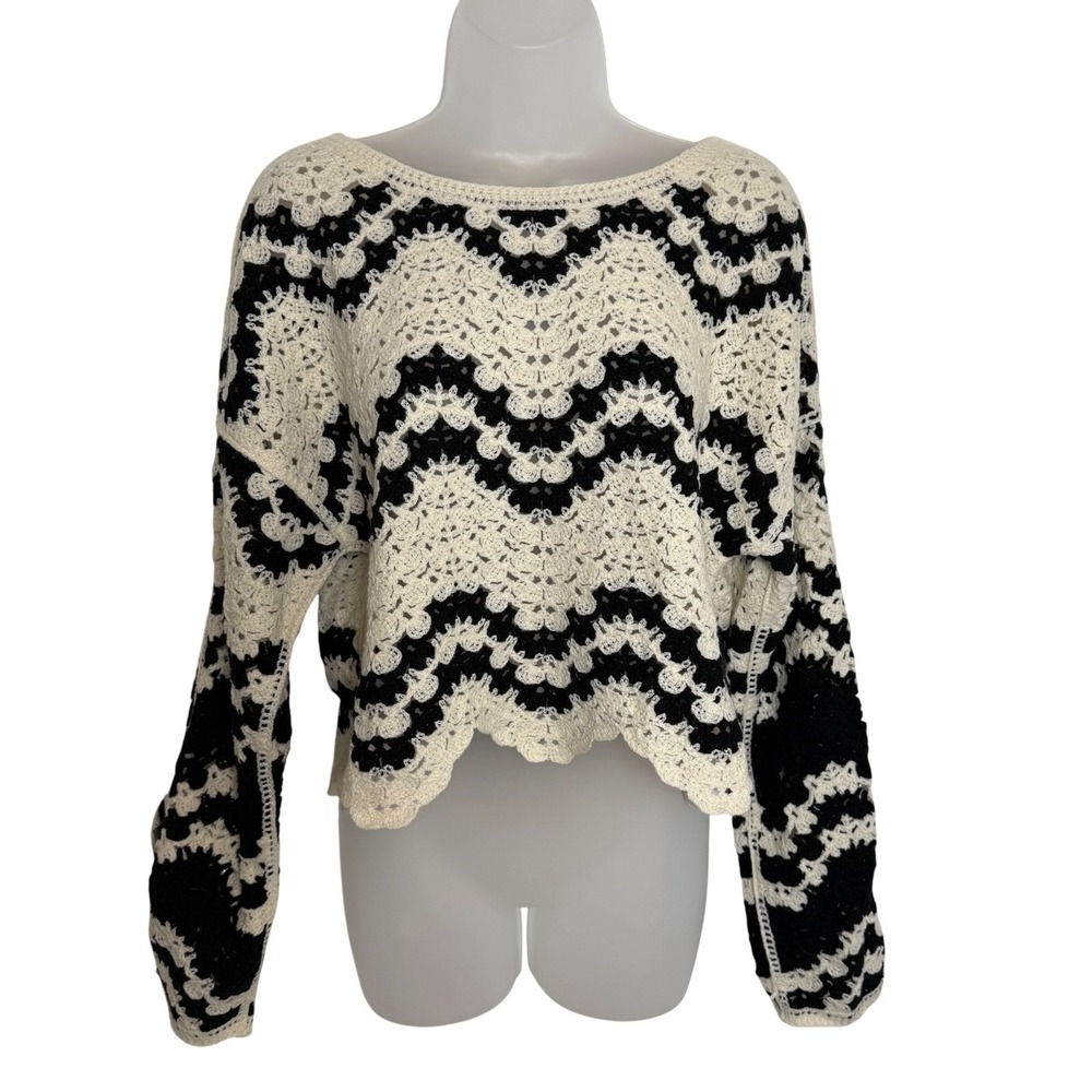 Rebellion Again Crochet Sweater Womens Medium Black Cream Chevron Scalloped Hem